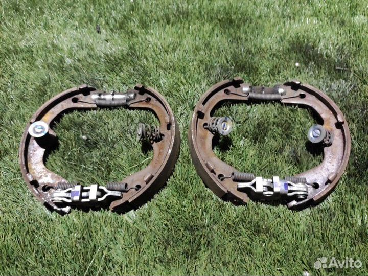 Колодки стояночного тормоза задние Infiniti G35