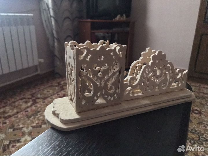 Подставка для канцелярии из дерева