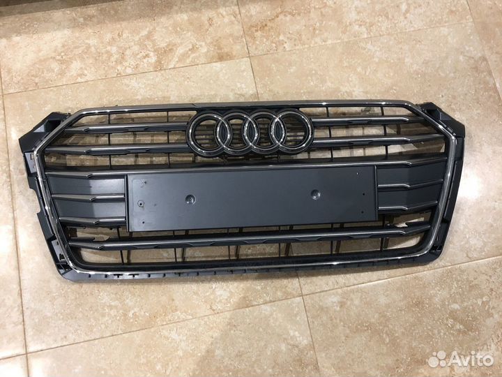 Решетка радиатора Audi A5 с дефектом