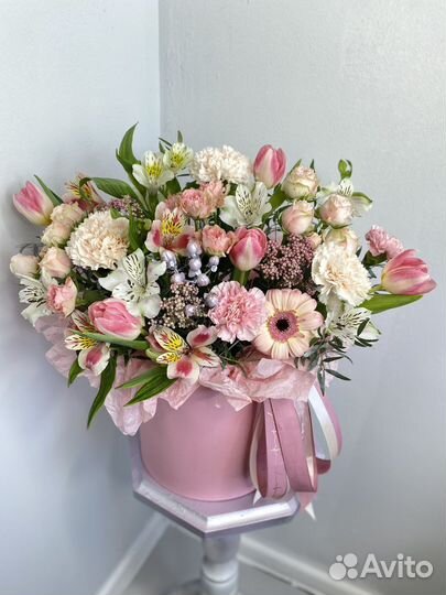 Цветочная композиция в шляпной коробке