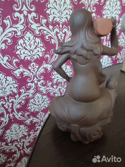 Фигурка девушка С кувшином