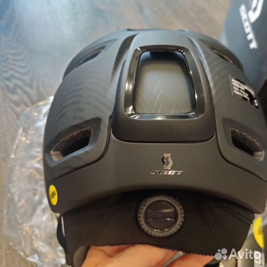 Шлем горнолыжный