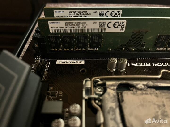 Материнская плата с процессором и памятью