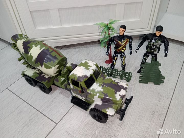 Машина вооруженные силы игровой набор бетономешалк