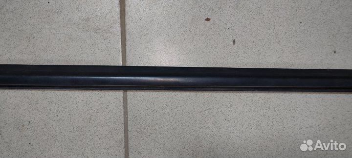 Молдинг стекла задний левый Kia Sorento XM