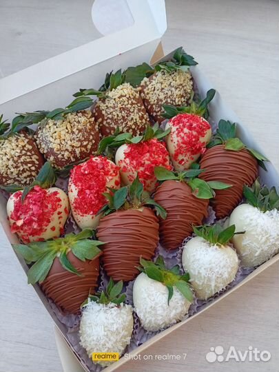 Клубника, банан в бельгийском шоколаде