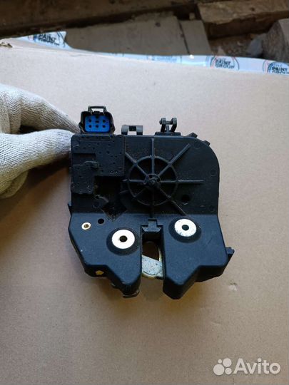 Замок крышки багажника новый Ford Focus1