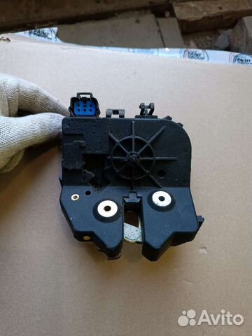 Замок крышки багажника новый Ford Focus1