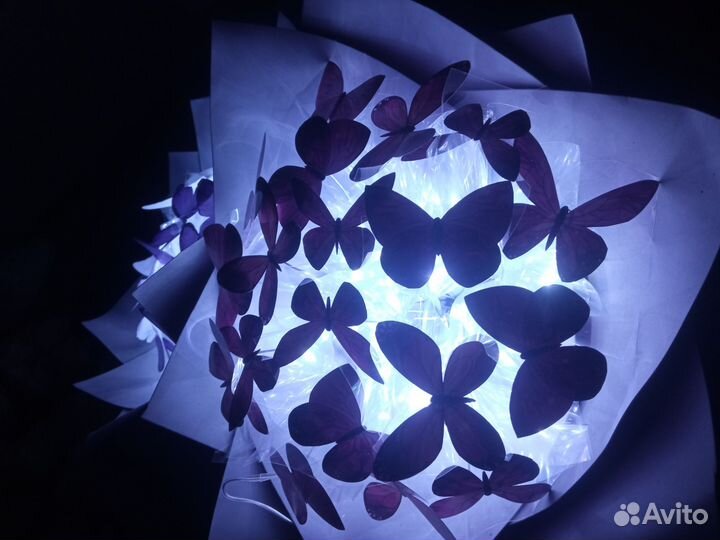 Светящийся букет из бабочек