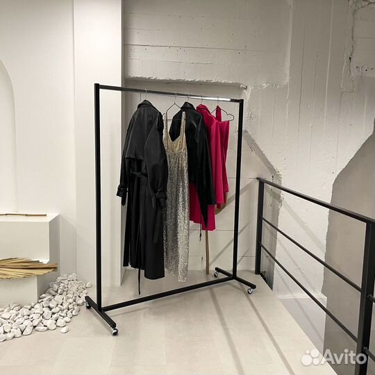 Вешало для одежды напольное одинарное на колесах
