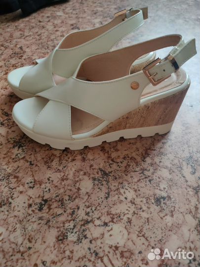 Босоножки новые 37р