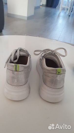Кроссовки для девочки