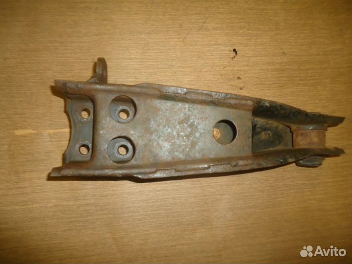 Рычаг нижний правый Hyundai Starex