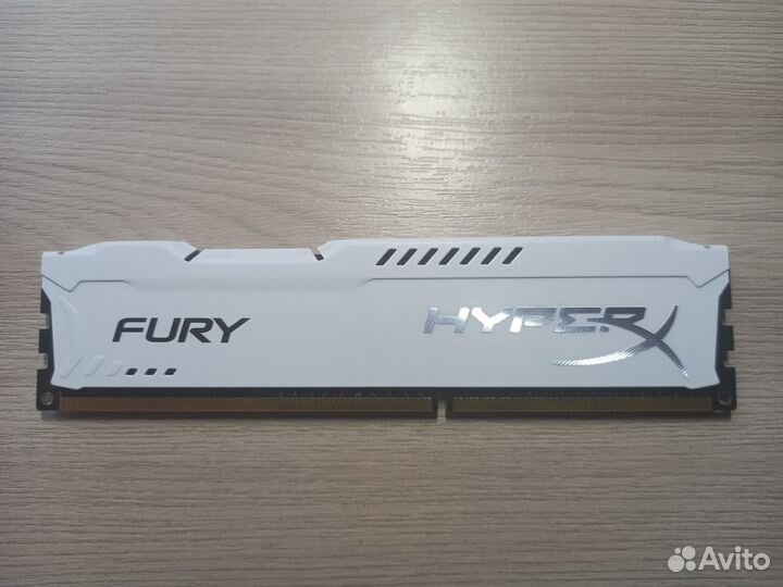 Модуль памяти Kingston HyperX Fury White DDR3