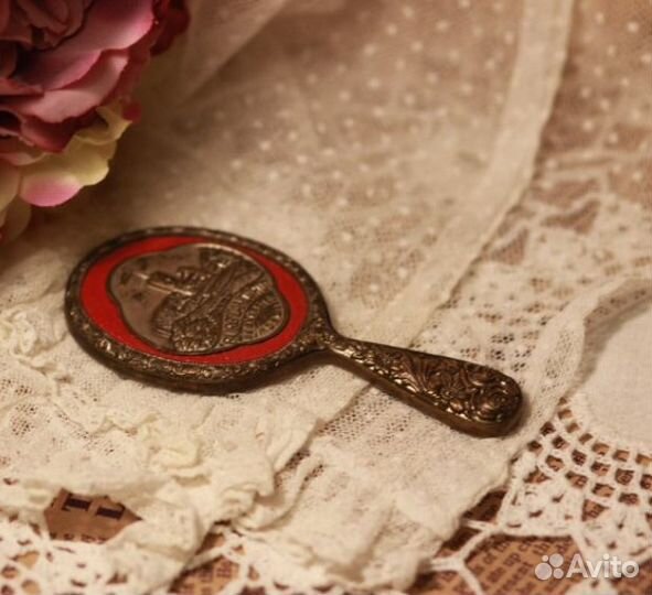 Миниатюрное старинное зеркальце