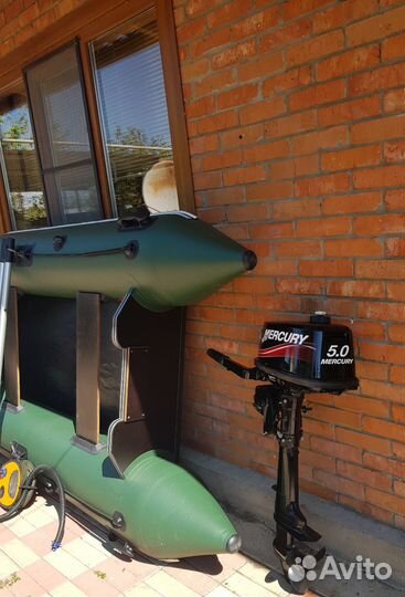 Лодочный мотор с лодкой