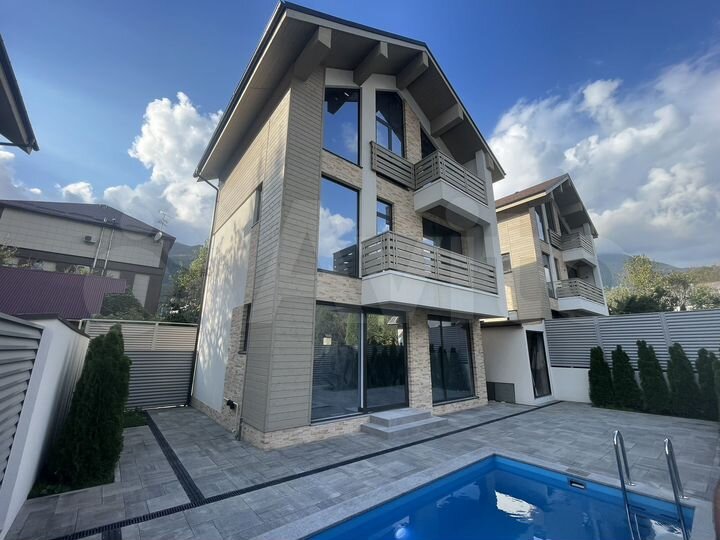 Дом 141 м² на участке 2,3 сот.