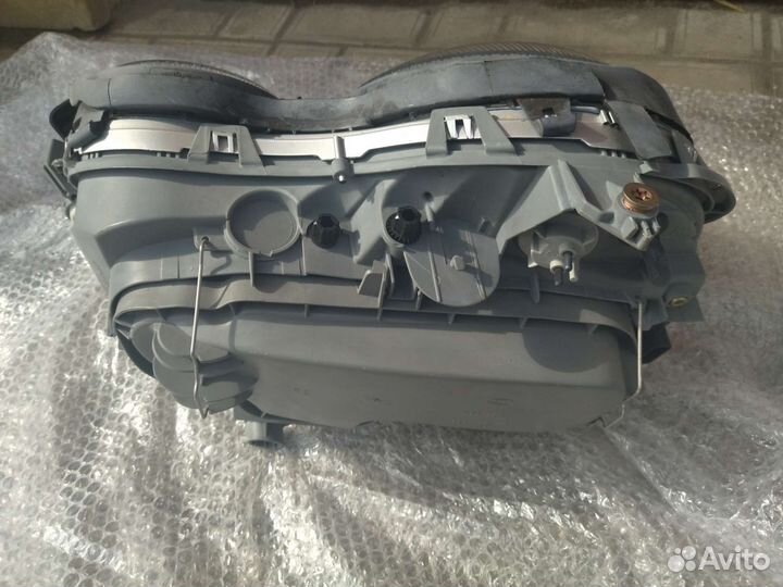Фара галоген правая Mercedes W210