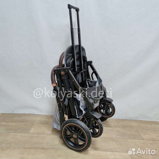 Прогулочная коляска новая