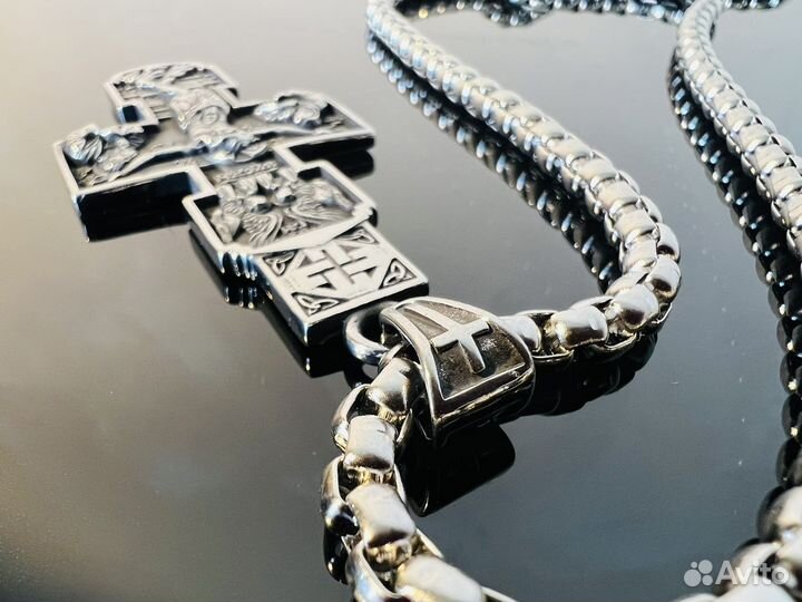 Крест и цепь