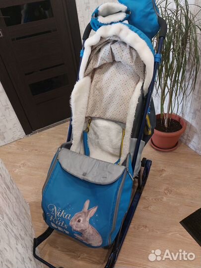 Зимняя коляска-сани