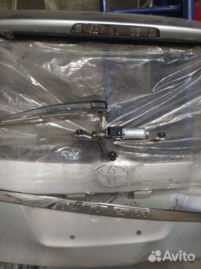 Дверь багажника тоета wish