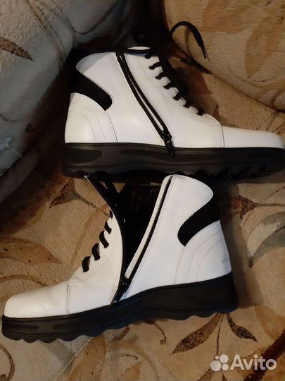 Женские ботинки