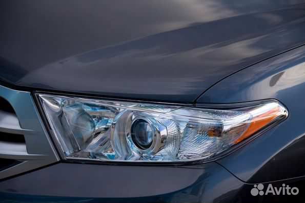 Передние заводские фары на Highlander 2010 ксенон