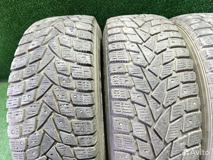 Dunlop SP Winter Ice02 215/60 R16