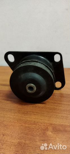 Левая опора двигателя.Новая