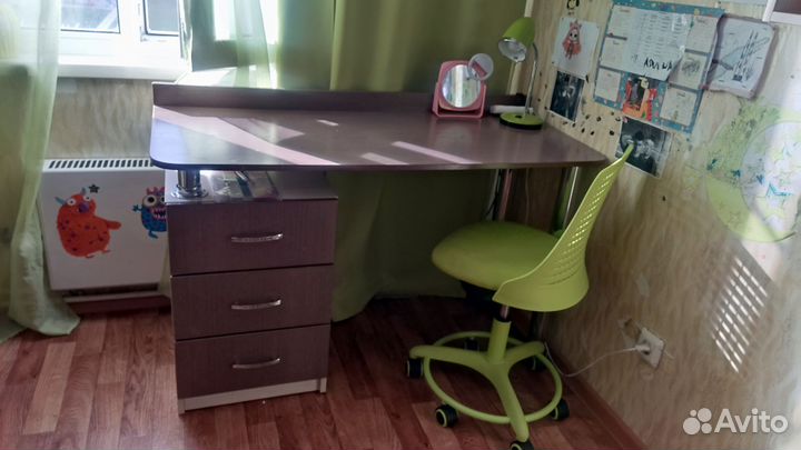 Детский письменный стол