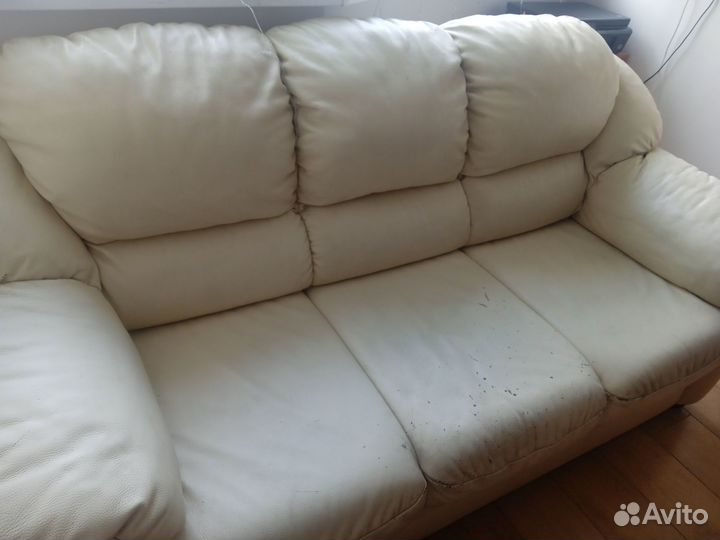 Кожаный диван