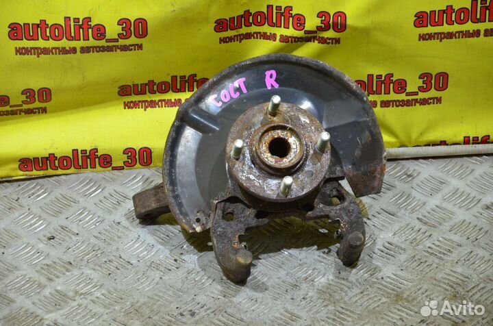 Поворотный кулак передний левый Mitsubishi Colt