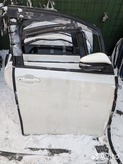 Дверь Toyota Noah ZWR80G 2ZR-FXE Прав. Перед