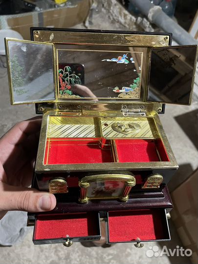 Шкатулка для украшений