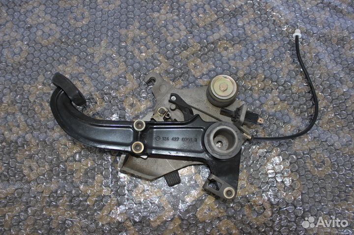 Педаль ручного тормоза Mercedes S-Class W140