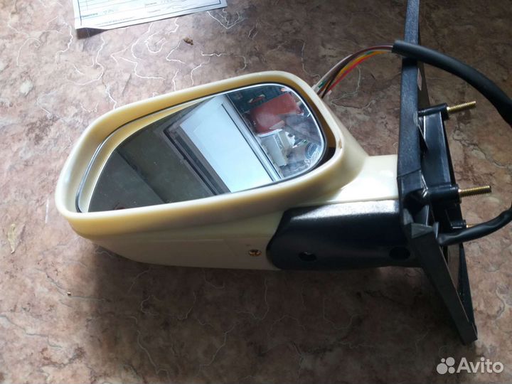 Зеркало заднего вида