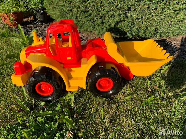 Трактор-экскаватор Полесье