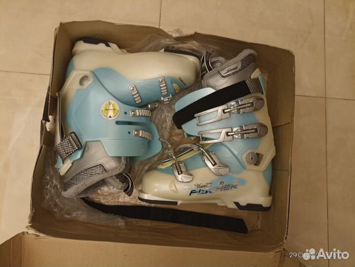 Продаю горнолыжные ботинки женские