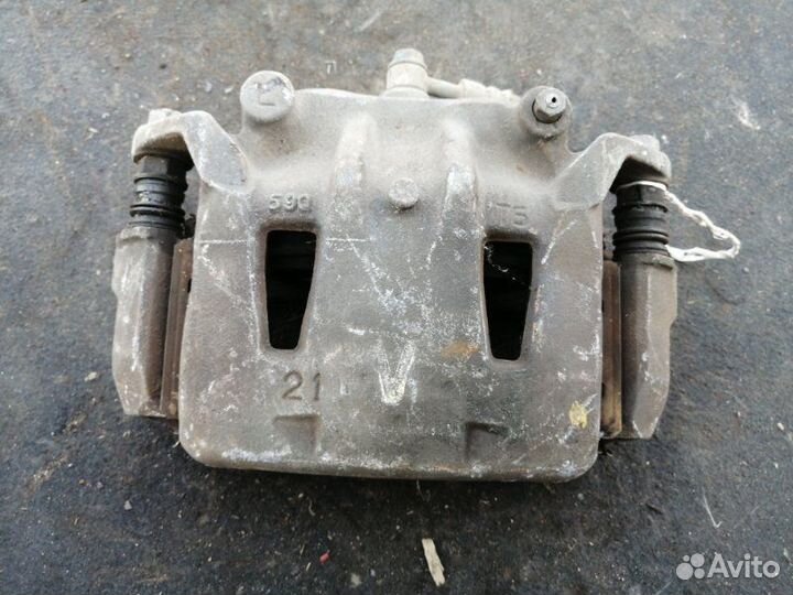 Суппорт передний левый Nissan Serena C25 MR20