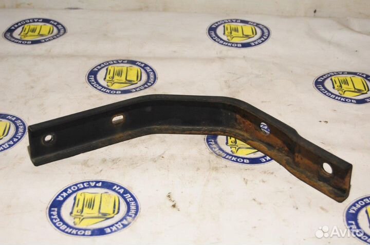 Кронштейн бокового спойлера кабины правый 8191568