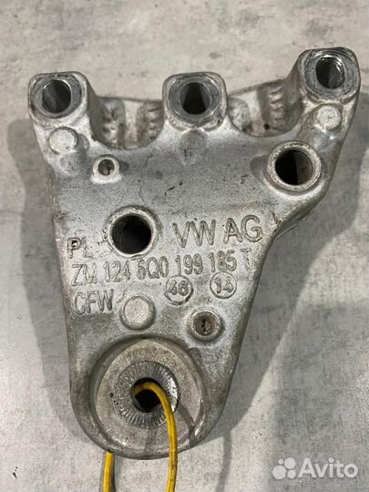 Опора двигателя правая Volkswagen Polo 5