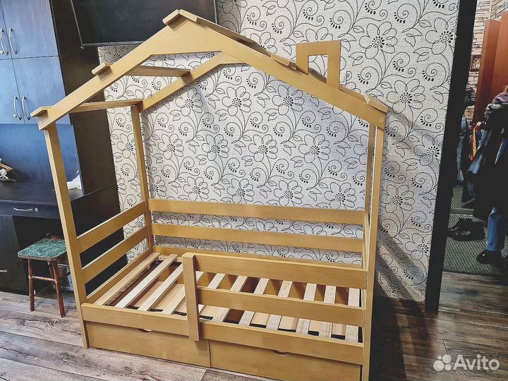 Детская кровать домик