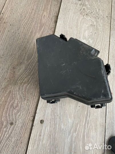 Блок предохранителей под капот Honda Cr-V RE R20A2