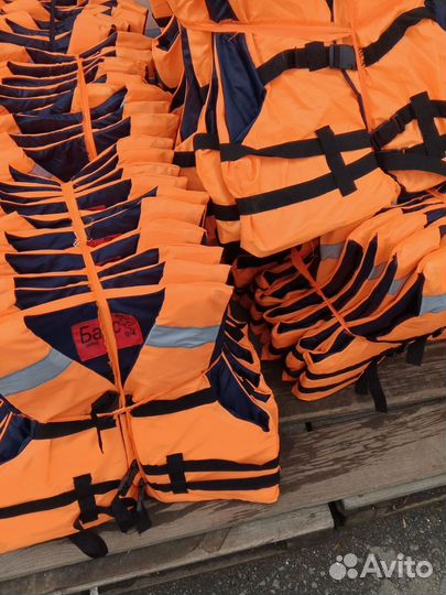 Спасательные жилеты