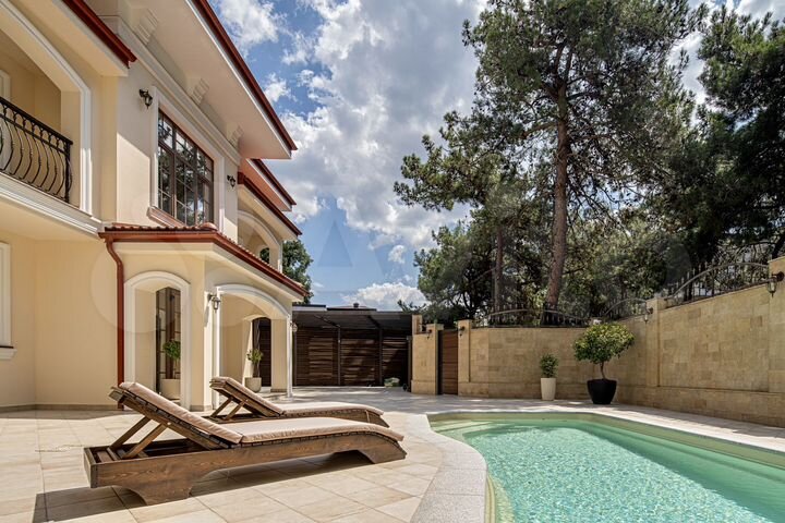 Дом 275 м² на участке 4,7 сот.