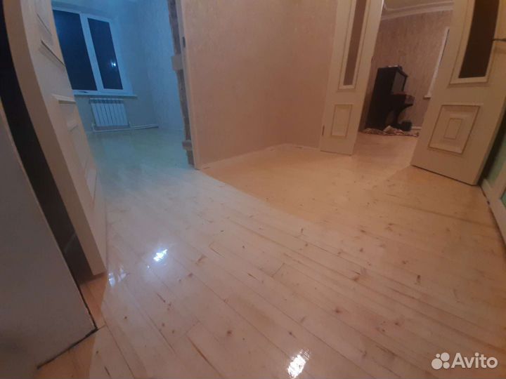 Укладка ламината, установка плинтуса, клейка обоев