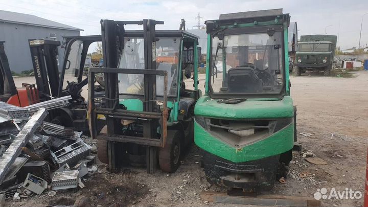 Погрузчик и кар