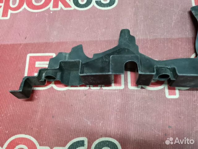 Дефлектор радиатора передний левый Audi A4