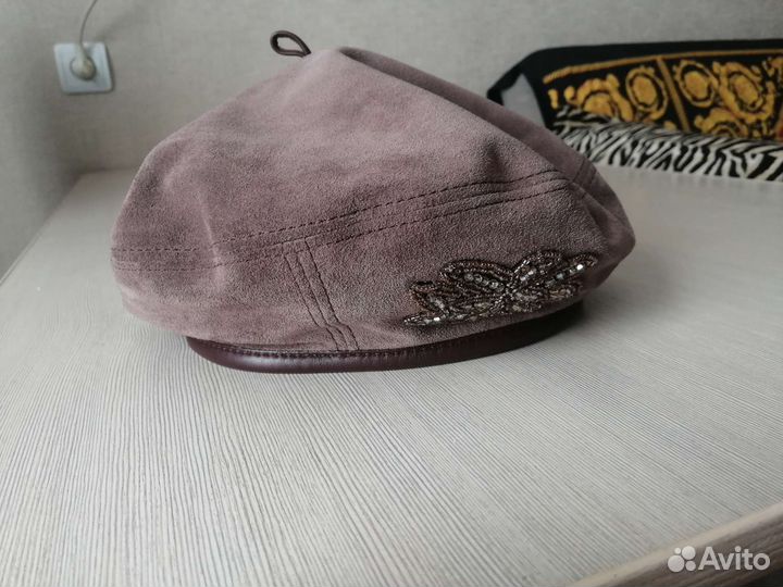 Берет замшевый, купальник 52р